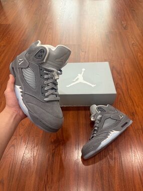 Jordan Men’s Retro 5 Sneakers — Grey
